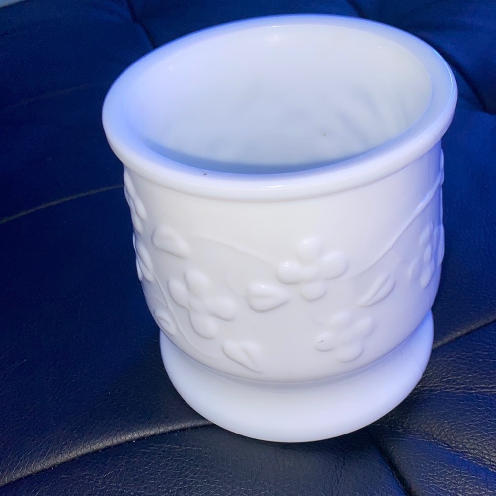❤️❤️ RARE - Solid Opaque White Vintage Milk Glass Floral Planter / Bowl